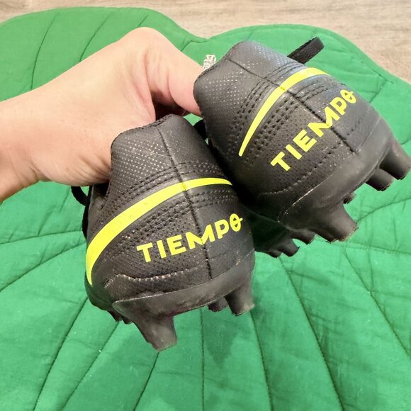 Nike Tiempo Toddler 10C Black Soccer Cleats - Picture 4 of 9